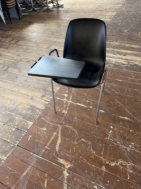 Konferenzstühle mit Schreibbrett stapelbar