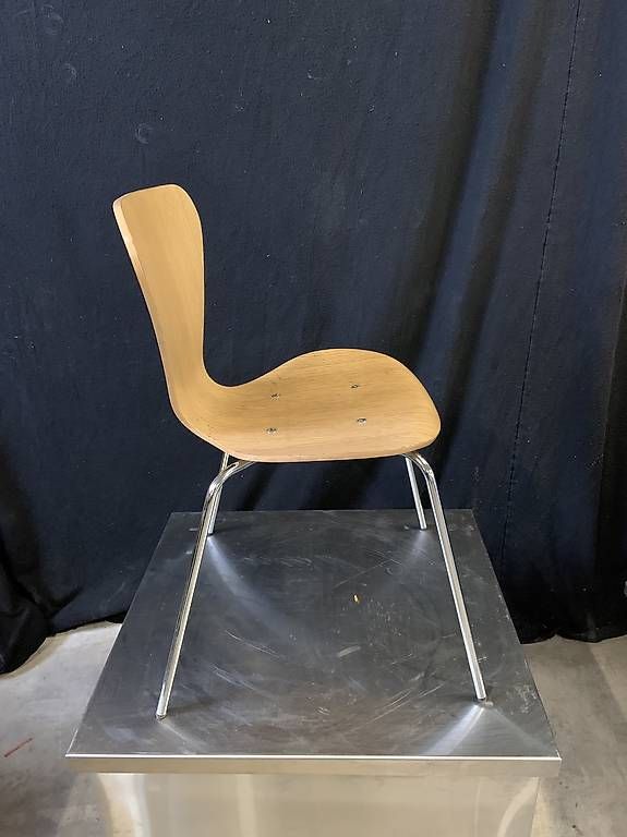 Aula Stuhl Mazuvo Holzstuhl Gastro Stapelbar 70 Stk
